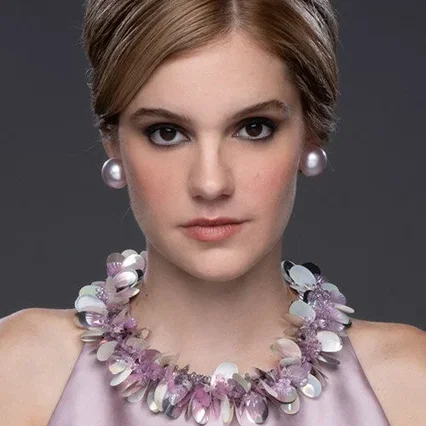  Natasa Exintaveloni
