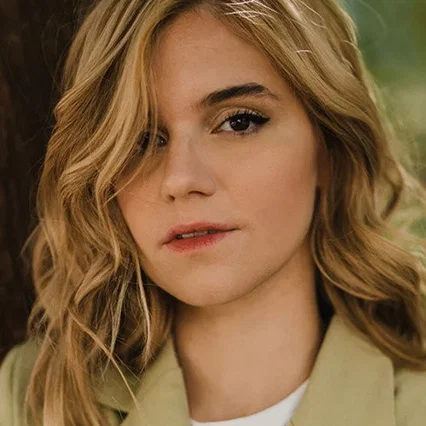  Natasa Exintaveloni