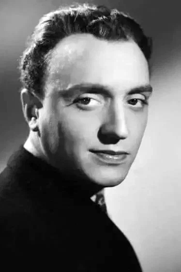  Andre Valmy