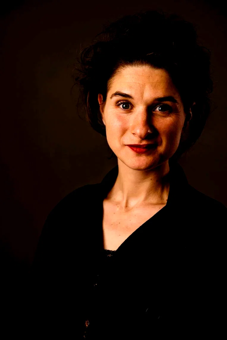  Emmanuelle Nicot