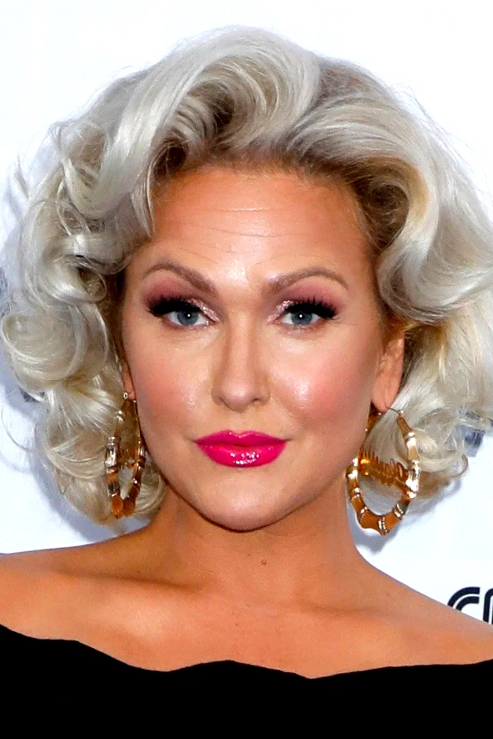  Jenn Lyon