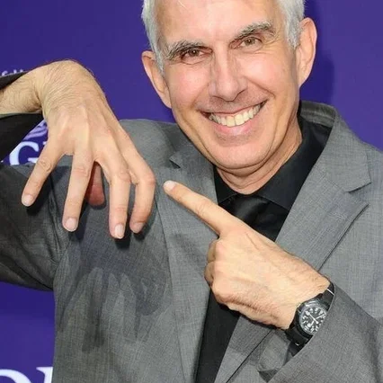  Christopher Hart
