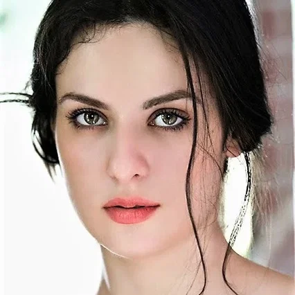  Elena Kazan