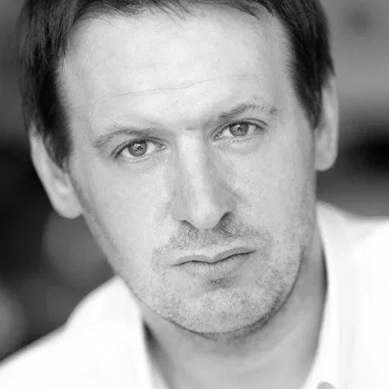 Neil James