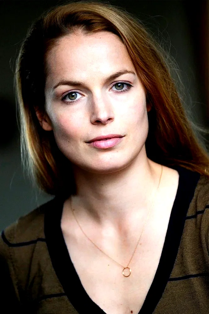  Caroline Breton
