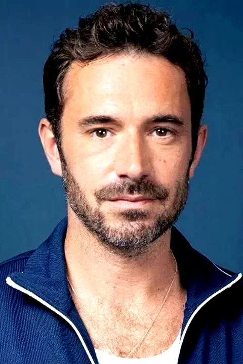  Oliver Farnworth