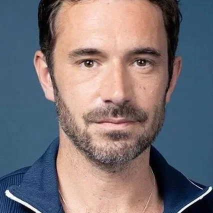  Oliver Farnworth