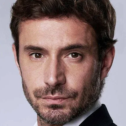  Oliver Farnworth
