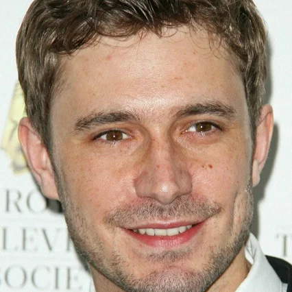  Oliver Farnworth