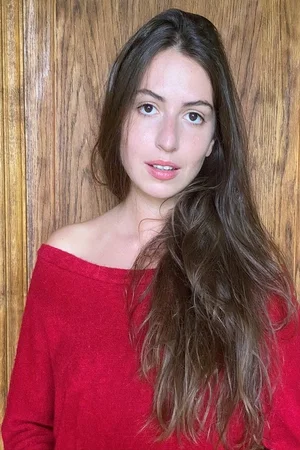  Tess Lauvergne