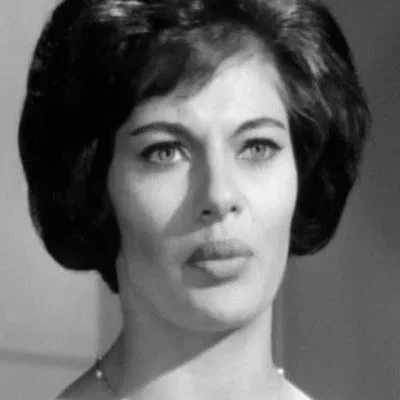  Carole Gray