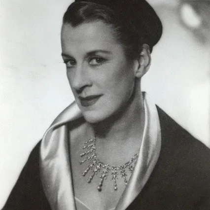  Beatrice Lillie