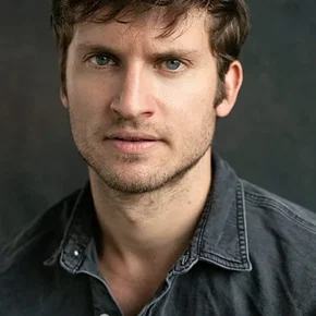 Photo star :  Tom Weston-Jones