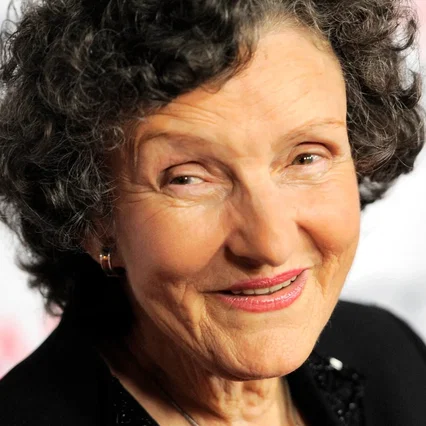  Angela McEwan