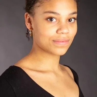  Olenka Ilunga