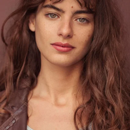  Nina Aboutajedyne