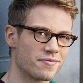 Photo star :  Barrett Foa
