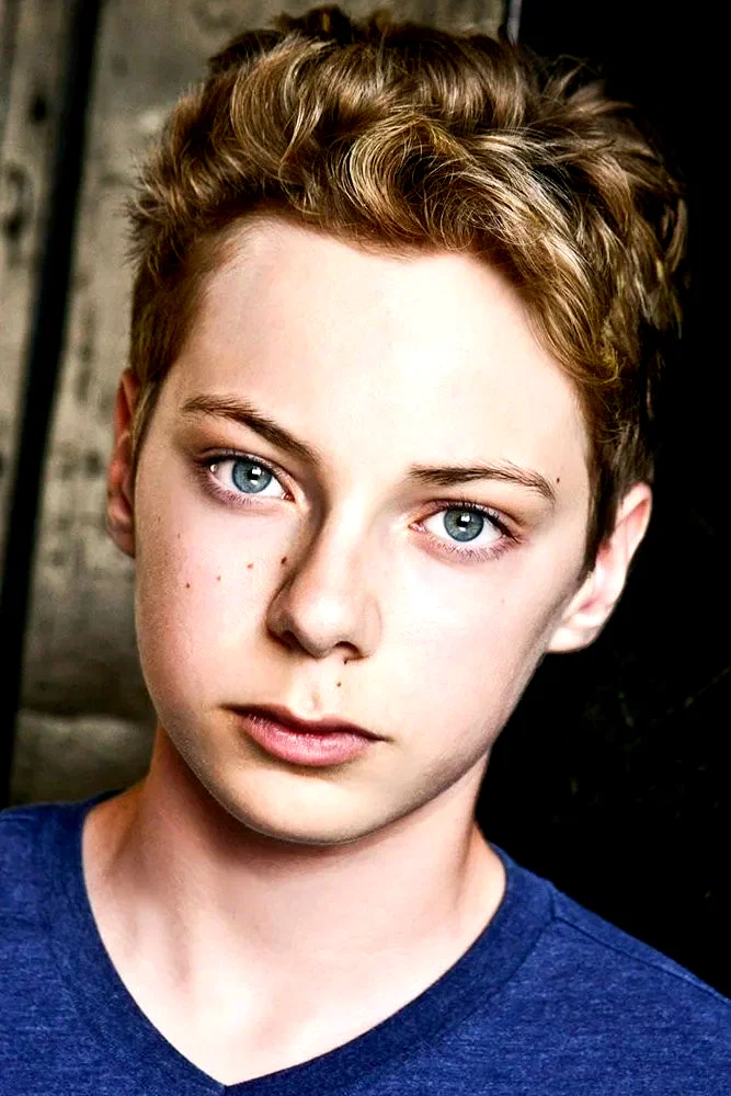  Alex Thorne
