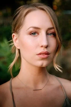  Izzy Stevens