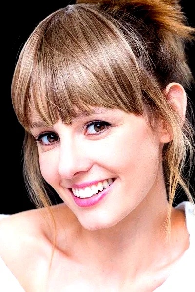  Esther Acebo