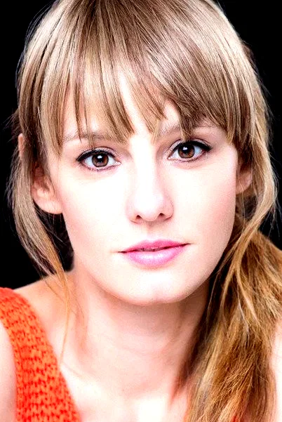  Esther Acebo