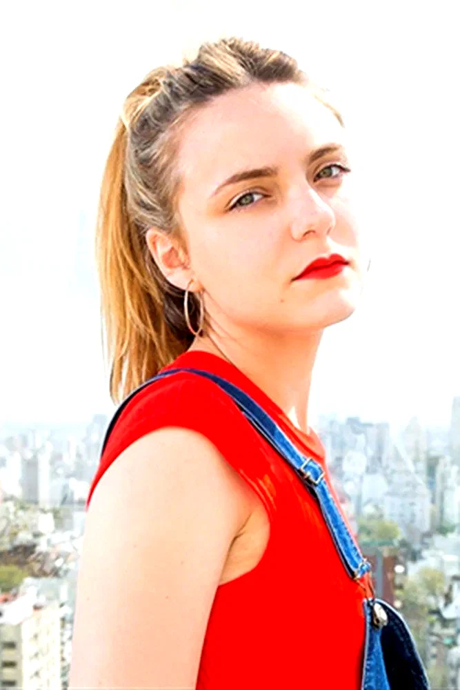  Eva Carmen Jarriau
