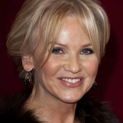  Lisa Maxwell
