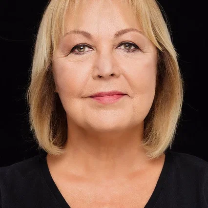 Alev Oraloğlu