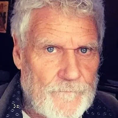  Ian Roberts