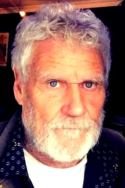  Ian Roberts