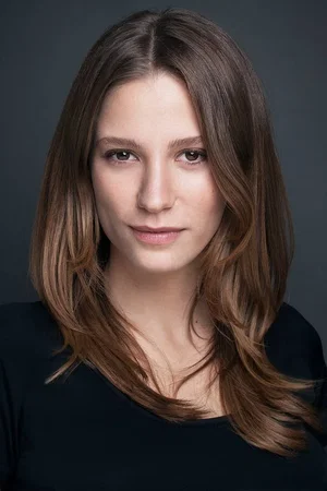  Serenay Sarıkaya
