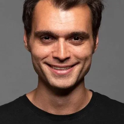  Hakan Kurtaş
