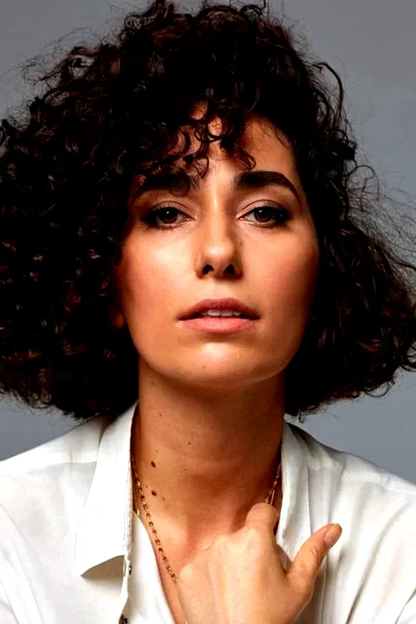  Esra Ruşan