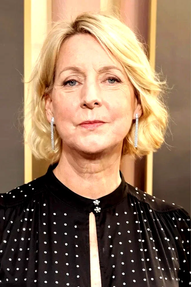  Suzanne Mackie