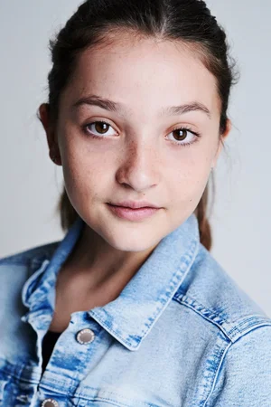  Anya McKenna-Bruce photo