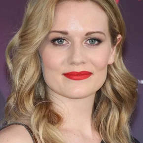 Photo star : Cara Theobold