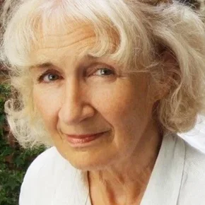 Photo star :  Caroline John