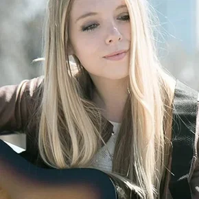 Photo star :  Leanna Billings