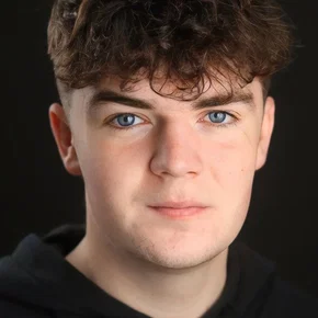 Photo star :  Lewis McAskie