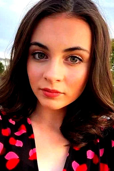  Lara McDonnell