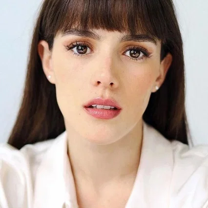  Samantha Siqueiros