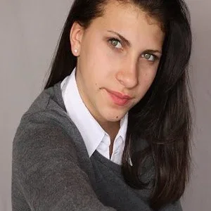  Isabella Celaya