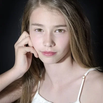  Albane Mazel