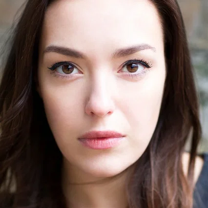  Lizzie Clarke