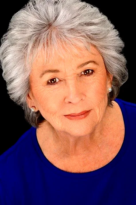  Mary Looram