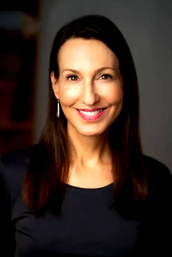  Melanie Joy