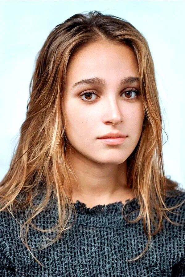  Capucine Valmary