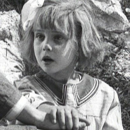  Yvette Langlais