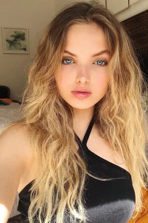  Giovanna Chaves photo