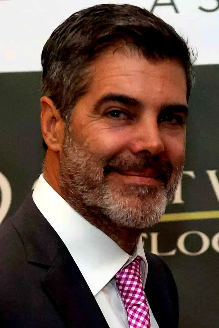  Gordon Gray